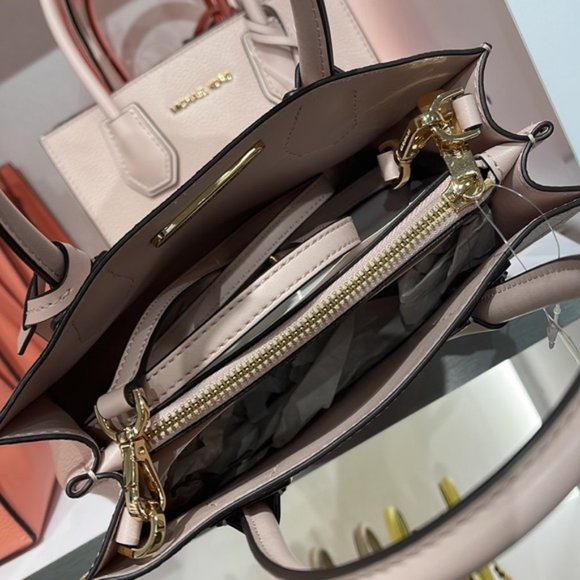 Michael Kors Mercer Medium Leather Messenger Powder Blush - Picture 3 of 16